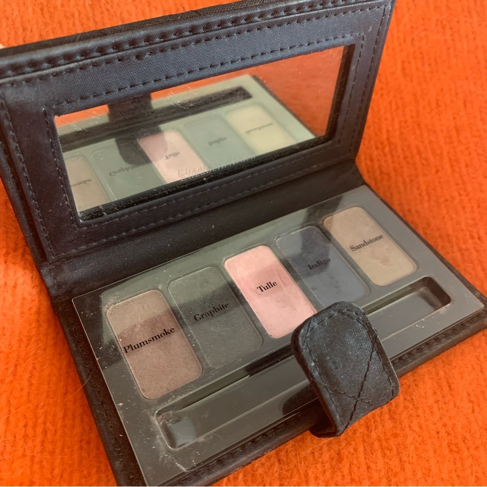 ❕ Elizabeth Arden Smoky Palette